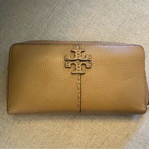 Tory Burch McGraw continental zip wallet. Great condition no flaws.